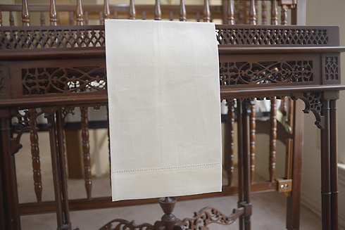 English Bone China colored Linen Hemstitch Guest Towel